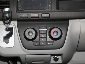 2016款2.0L 豪华型V19 中控区