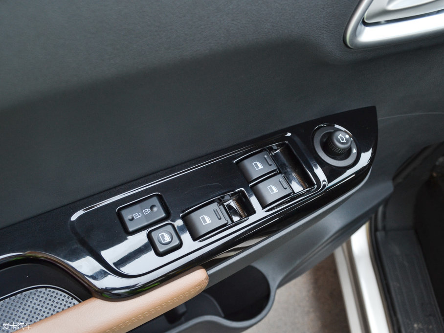 2017���F50 1.6L �ք�(d��ng)���A�� ��V