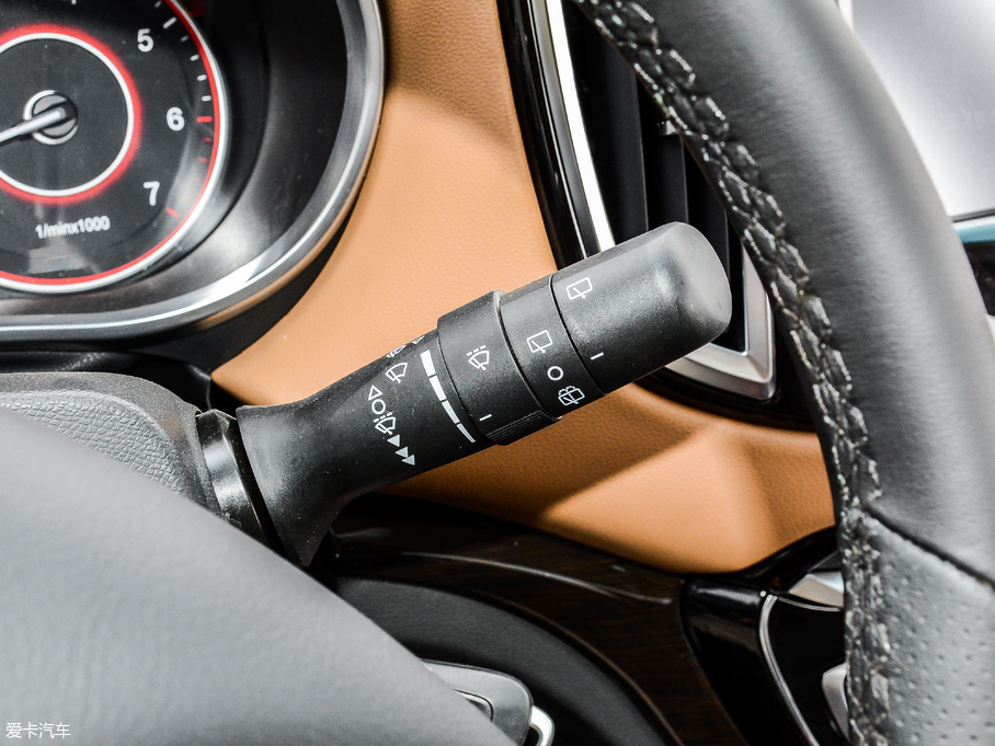 2017���F50 1.6L �քӺ��A�� ��V