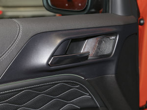 2023ԽҰ 2.0T  п؅^