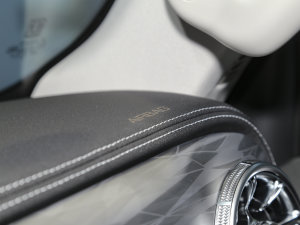 2023ԽҰ 2.0T  п؅^