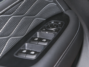 2023ԽҰ 2.0T  п؅^