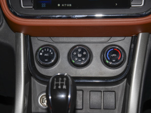 2022款1.5L 手动豪华型 7座 空调调节