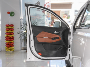 2022款1.5L 手动豪华型 7座 驾驶位车门