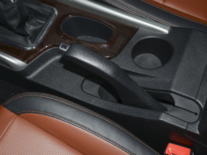 2022款1.5L 手动豪华型 7座 驻车制动器