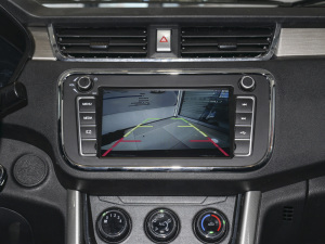 2022款1.5L 手动舒适型 7座 中控区