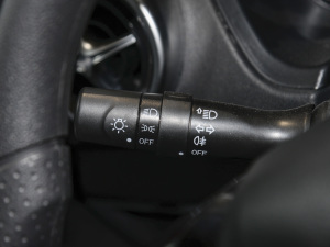 2022款1.5L 手动舒适型 7座 中控区