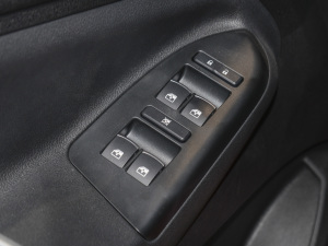 2022款1.5L 手动舒适型 7座 中控区