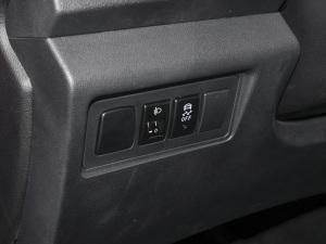 2022款1.5L 手动舒适型 7座 中控区