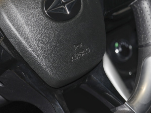 2022款1.5L 手动舒适型 7座 中控区