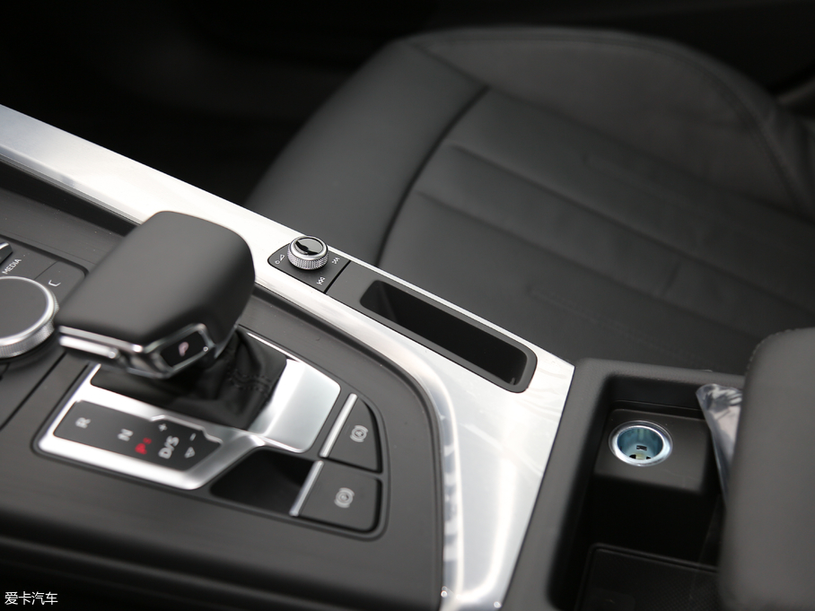 2019WA4L 45 TFSI quattro \Ӱ V