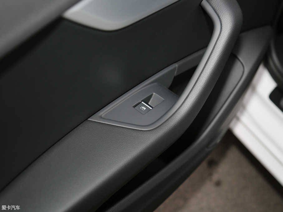 2019WA4L 40 TFSI r V