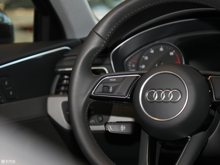 2019WA4L 40 TFSI Mȡ V