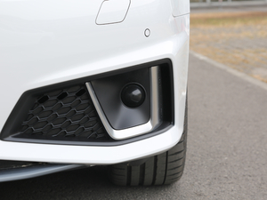2019款45 TFSI quattro 个性运动版 国V 前雾灯