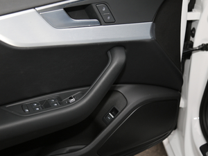 201945 TFSI quattro \Ӱ V g