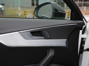 201945 TFSI quattro \Ӱ V g