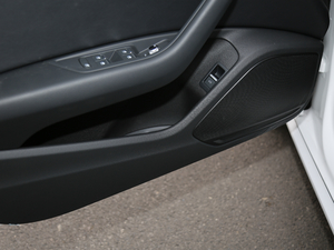 201945 TFSI quattro \Ӱ V ǰTg