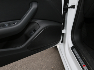 201945 TFSI quattro \Ӱ V g