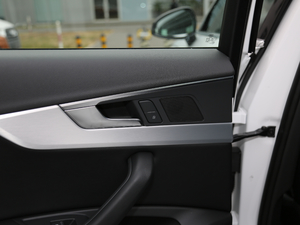 201945 TFSI quattro \Ӱ V g