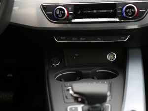 201945 TFSI quattro \Ӱ V g