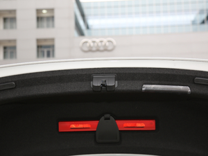 201945 TFSI quattro \Ӱ V g