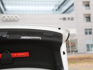 201945 TFSI quattro \Ӱ V g