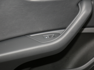 201945 TFSI quattro \Ӱ V п؅^