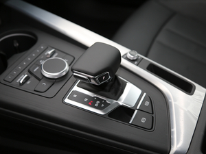 201945 TFSI quattro \Ӱ V п؅^