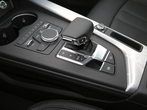 201945 TFSI quattro \Ӱ V п؅^