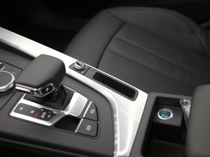 201945 TFSI quattro \Ӱ V п؅^