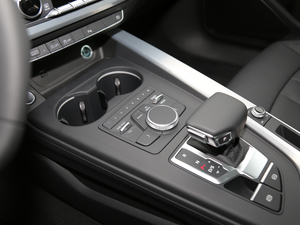 201945 TFSI quattro \Ӱ V п؅^