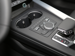 201945 TFSI quattro \Ӱ V п؅^