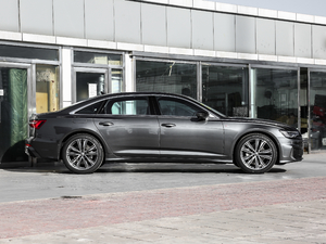 201945TFSI quattro Ӹ w^