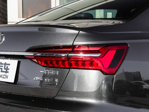 201945TFSI quattro Ӹ ^