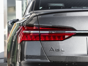 201945TFSI quattro Ӹ ^