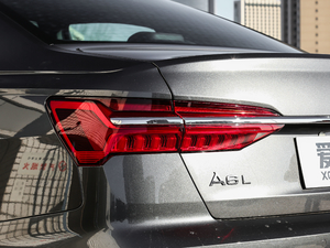 201945TFSI quattro Ӹ ^