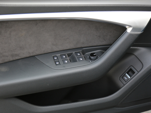 201945 TFSI quattro xӸ {܇ƅ^(q)	