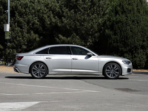 201945 TFSI quattro xӸ w^