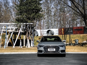 201945 TFSI quattro xӸ w^