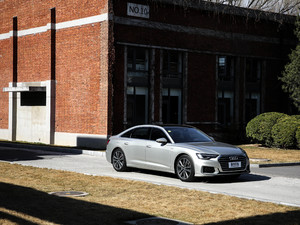 201945 TFSI quattro xӸ w^