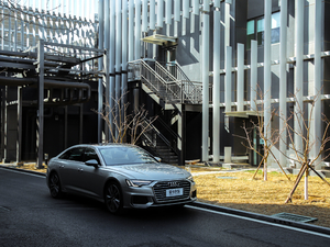 201945 TFSI quattro xӸ w^