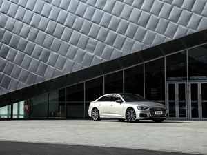 201945 TFSI quattro xӸ w^