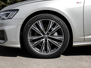 201945 TFSI quattro xӸ ݆Ȧ