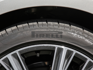 201945 TFSI quattro xӸ ݆̥Ʒ