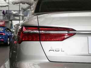 201945TFSI quattro x ^