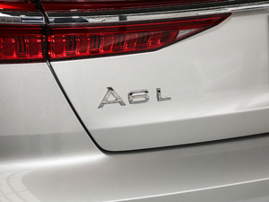 201945TFSI quattro x ^