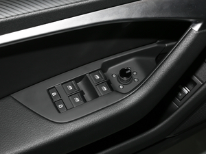 201945TFSI quattro x {܇ƅ^	