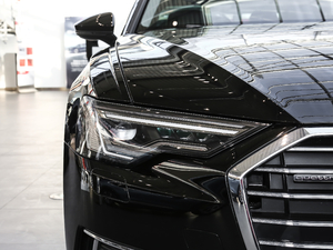 201945TFSI quattro  ^