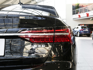 201945TFSI quattro  β