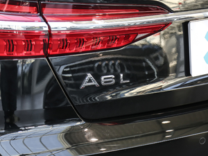 201945TFSI quattro  (ji)^